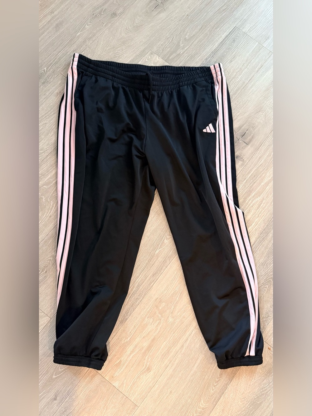 🔥$10 FINAL PRICE🔥 Adidas Three Stripe Jogger Sweatpants Black Light Pink Logo🩷 - Picture 4 of 7